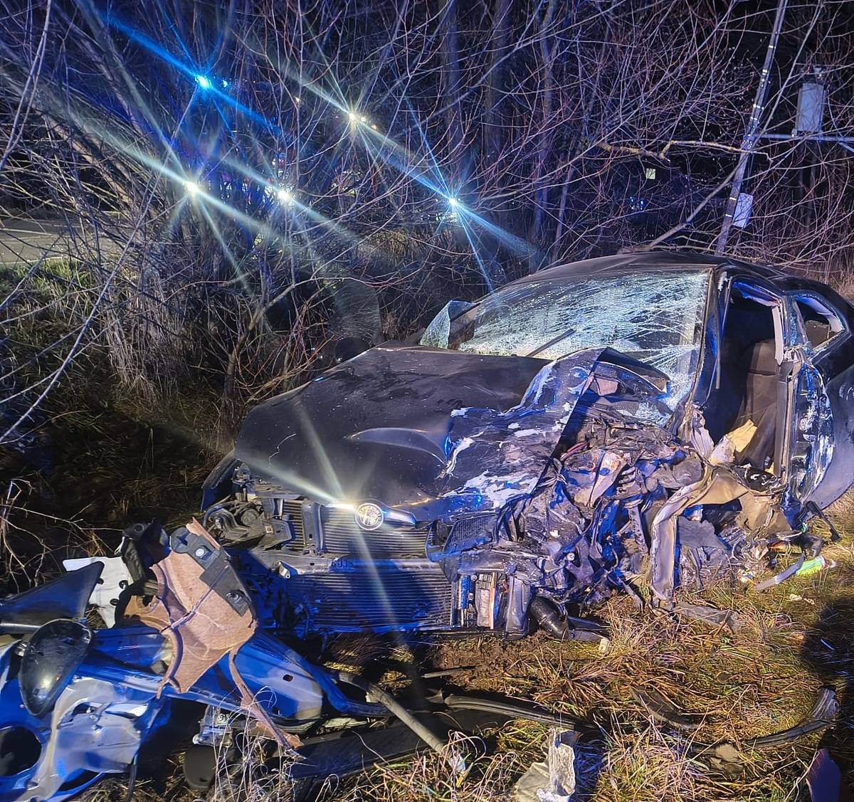 Czołowe zderzenie dwóch pojazdów