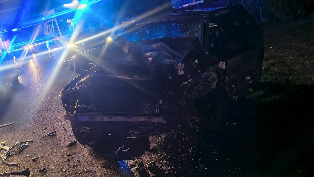 Czołowe zderzenie dwóch pojazdów